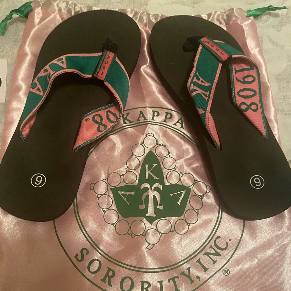 AKA Flip Flops size 9. Brand new Runs small.